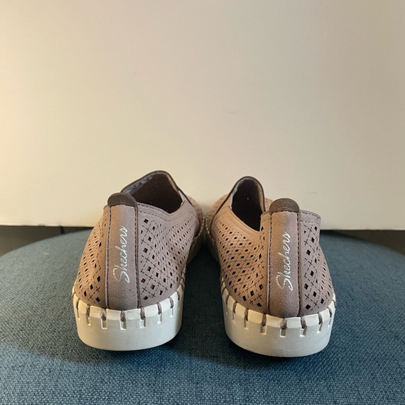 Sketchers Women’s Sepulveda Blvd- A La Mode Slip On in the color Lilac size 9.5 - Picture 4 of 11